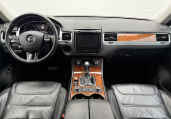 Подержанный автомобиль Volkswagen Touareg 2013 года (12 фото)