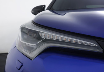 Подержанный автомобиль Toyota C-HR 2018 года (21 фото)