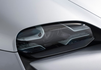 Подержанный автомобиль Porsche Taycan 2021 года (32 фото)