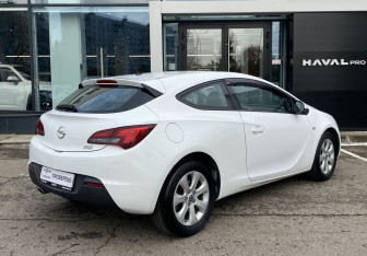 Подержанный автомобиль Opel Astra Hatchback 2014 года (5 фото)