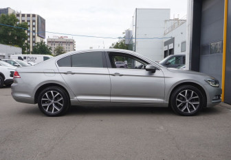 Подержанный автомобиль Volkswagen Passat Sedan 2017 года (4 фото)