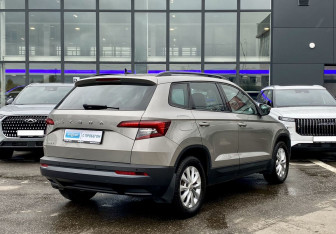 Подержанный автомобиль Skoda Karoq 2020 года (5 фото)