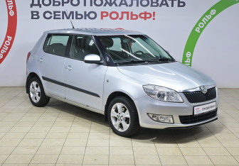 Подержанный автомобиль Skoda Fabia Hatchback 2010 года (3 фото)