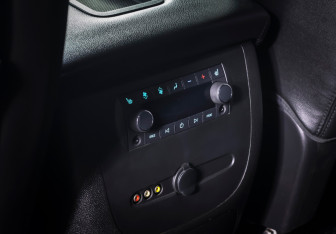 Подержанный автомобиль Chevrolet Tahoe 2012 года (14 фото)