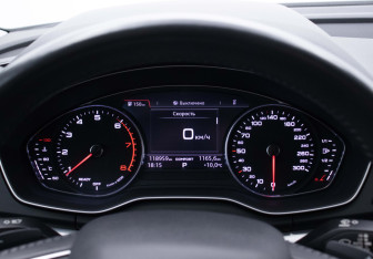 Подержанный автомобиль Audi Q5 2018 года (12 фото)