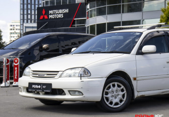 Подержанный автомобиль Toyota Caldina 2002 года (18 фото)
