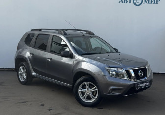 Подержанный автомобиль Nissan Terrano 2014 года (3 фото)