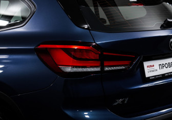 Подержанный автомобиль BMW X1 2021 года (17 фото)