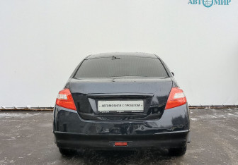 Подержанный автомобиль Nissan Teana 2010 года (6 фото)