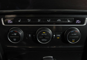 Подержанный автомобиль Volkswagen Golf Wagon 2019 года (14 фото)