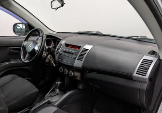Подержанный автомобиль Mitsubishi Outlander 2011 года (13 фото)