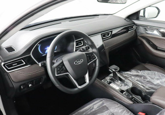 Подержанный автомобиль JAC J7 2023 года (8 фото)