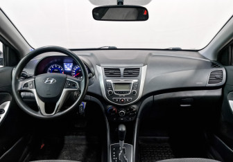 Подержанный автомобиль Hyundai Solaris Sedan 2012 года (14 фото)