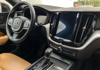 Подержанный автомобиль Volvo XC60 2019 года (9 фото)