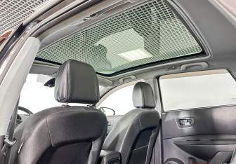 Подержанный автомобиль Nissan Qashqai 2012 года (16 фото)