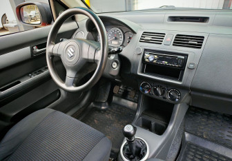 Подержанный автомобиль Suzuki Swift Hatchback 2008 года (10 фото)
