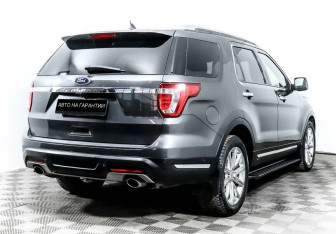 Подержанный автомобиль Ford Explorer 2019 года (3 фото)