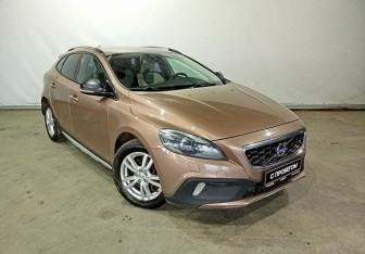 Подержанный автомобиль Volvo V40 Hatchback 2013 года (3 фото)
