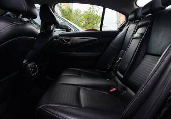 Подержанный автомобиль Infiniti Q50 2014 года (9 фото)