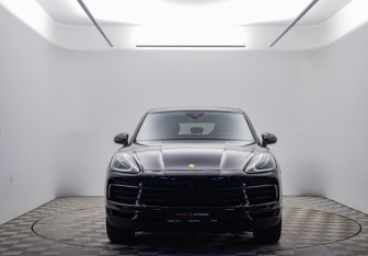 Подержанный автомобиль Porsche Cayenne 2020 года (2 фото)
