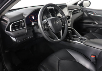 Подержанный автомобиль Toyota Camry Sedan 2023 года (9 фото)
