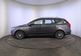 Подержанный автомобиль Kia Ceed Wagon 2011 года (8 фото)