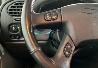 Подержанный автомобиль Chevrolet TrailBlazer 2003 года (14 фото)