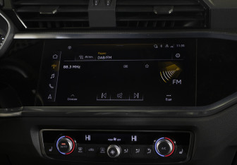 Подержанный автомобиль Audi Q3 2024 года (16 фото)