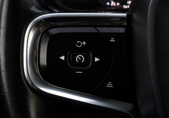 Подержанный автомобиль Volvo XC40 2019 года (14 фото)