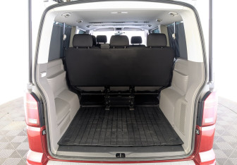 Подержанный автомобиль Volkswagen Caravelle 2022 года (10 фото)