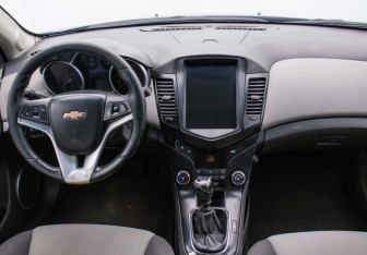 Подержанный автомобиль Chevrolet Cruze Sedan 2009 года (13 фото)