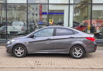 Подержанный автомобиль Hyundai Solaris Sedan 2013 года (5 фото)