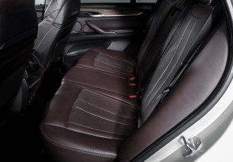 Подержанный автомобиль BMW X5 2015 года (10 фото)