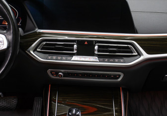 Подержанный автомобиль BMW X7 2019 года (36 фото)