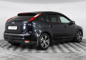 Подержанный автомобиль Ford Focus Hatchback 2006 года (3 фото)