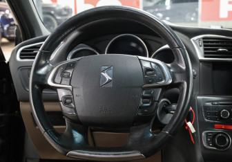 Подержанный автомобиль Citroen DS4 2012 года (16 фото)