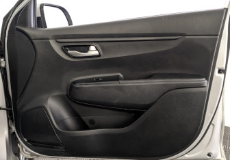 Подержанный автомобиль Kia Rio Hatchback 2021 года (22 фото)