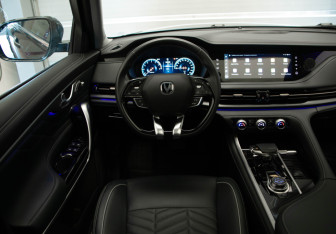 Подержанный автомобиль Changan CS95 2023 года (9 фото)