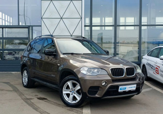 Подержанный автомобиль BMW X5 2010 года (3 фото)