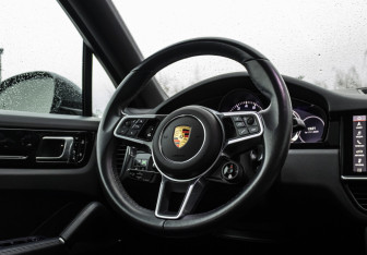 Подержанный автомобиль Porsche Cayenne 2020 года (15 фото)