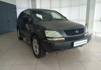 Подержанный автомобиль Lexus RX 2003 года (3 фото)