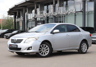 Подержанный автомобиль Toyota Corolla Sedan 2007 года (20 фото)
