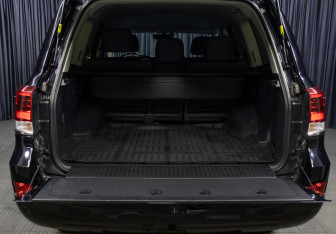 Подержанный автомобиль Toyota Land Cruiser Suv 2016 года (10 фото)