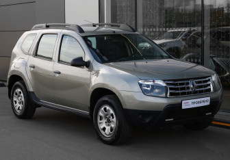 Подержанный автомобиль Renault Duster 2012 года (3 фото)