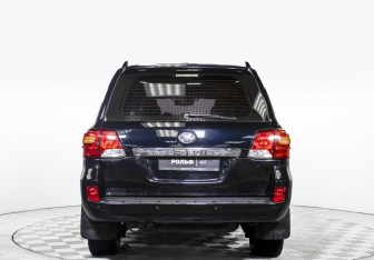 Подержанный автомобиль Toyota Land Cruiser Suv 2014 года (6 фото)