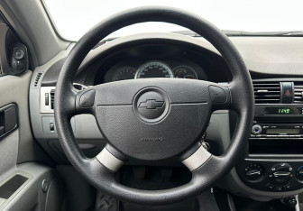 Подержанный автомобиль Chevrolet Lacetti Sedan 2012 года (12 фото)