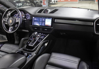 Подержанный автомобиль Porsche Cayenne 2020 года (11 фото)