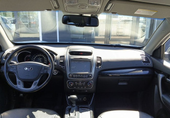 Подержанный автомобиль Kia Sorento 2016 года (11 фото)