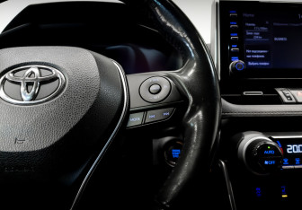 Подержанный автомобиль Toyota RAV4 2019 года (27 фото)