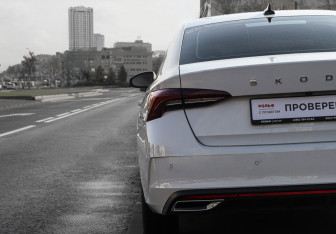 Подержанный автомобиль Skoda Octavia Liftback 2024 года (12 фото)